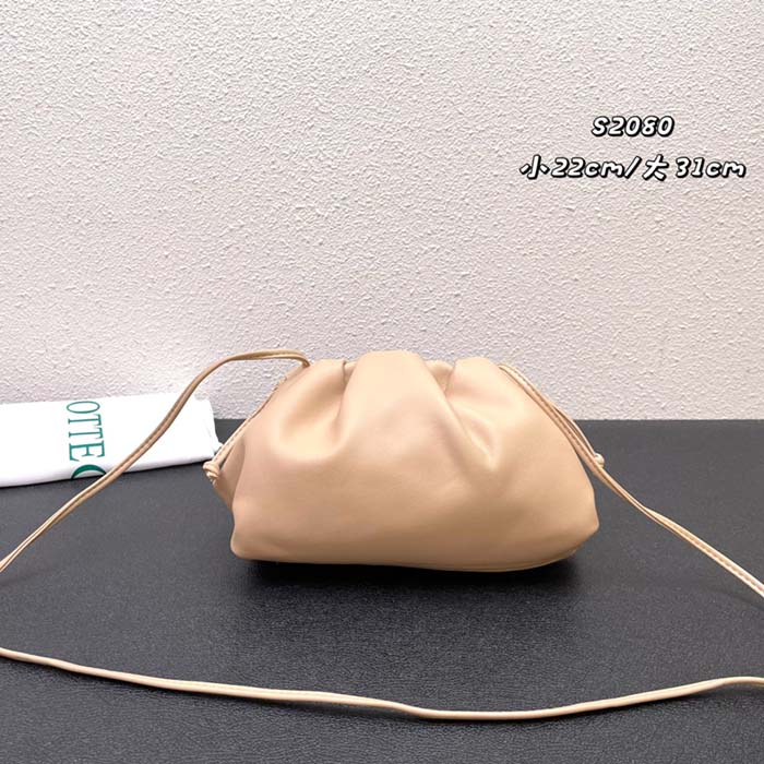 ボッテガヴェネタ　ミニ ザ ポーチ / ストラップ付きレザー製ミニクラッチバッグ 585852　カーフレザー　キャメル系  商品番号 S-154777　新入荷