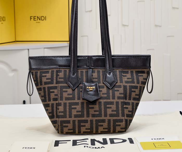 極 美品 FENDI フェンディ FF ロゴ 金具 レザー 本革 キャンバス