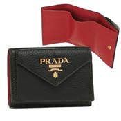 プラダ 財布 新作 2023 プラダ 折財布 レディース PRADA 1MH021 2BG5 F0LJ4 ブラック/レッド